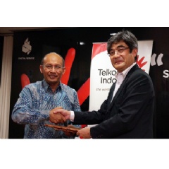 Photo: (Left) Arief Mustain, Executive General Manager of Digital Service Division, PT. Telekomunikasi Indonesia, Tbk; (Right) Fumihiko Tezuka, Corporate Executive Officer, SVP, Head of Social Infrastructure Business, Fujitsu Limited