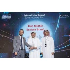 Andrew Hanna (CEO ZainTech) and Domenic Docherty (BIOS Middle East) receive the Best ICT investment award.