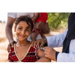 UNICEF/UN0679332/Hayaan
11-year-old Amani Nasr gets vaccinated during a community outreach vaccination drive for children in Aden Governorate, Yemen. June 2022.