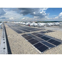 The new solar panels have been installed on recently constructed buildings and previously unused rooftop areas of the factory in Kladno.