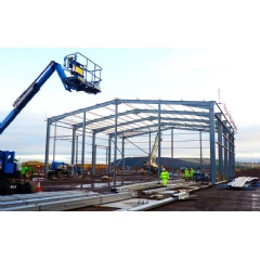 Steel frame for a warehouse