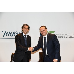 From left to right: Jos Mara lvarez-Pallete, Chairman & CEO of Telefnica and Luis Carranza, Executive President of CAF -development bank of Latin America-.