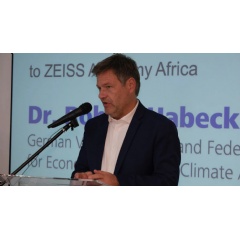 The German Federal Minister for Economic Affairs and Climate Action, Robert Habeck, joined the CFO of Carl Zeiss Meditec AG Justus Felix Wehmer and ZEISS South Africa head Seyfi Ceyhan for the inauguration of the ZEISS Academy Africa