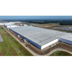 Ford Blue Oval TEVC Body

This photo of Fords Tennessee Electric Vehicle Center assembly plant at BlueOval City, shows the body shop section of the building. Courtesy Walbridge.