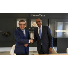 Juan Ramn Fuertes, deputy general manager of the la Caixa Foundation, and Sean Decatur, President of the American Museum of Natural History. David Campos. la Caixa Foundation