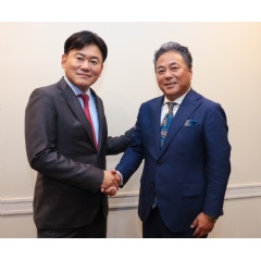 Mickey Mikitani, Chairman and CEO of Rakuten Group, and Hidekazu Hiraoka, President and CEO of Science Arts