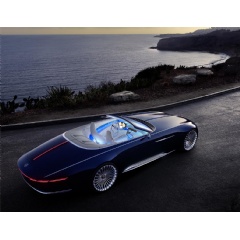 Vision Mercedes-Maybach 6 Cabriolet: The transition between the vehicle rear, the area of the boot lid and the interior boasts a flowing design. Crystal white high-quality nappa leather creates an exciting contrast to the dark paint finish.