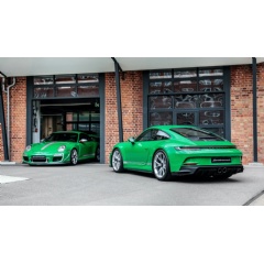 911 GT3 RS 4.0 (997) and 911 GT3 Touring in Essmanngreen, 2023, Porsche AG

911 GT3 with Touring Package: Fuel consumption* combined (WLTP) 12.9 l/100 km, CO₂ emissions* combined (WLTP) 293  292 g/km