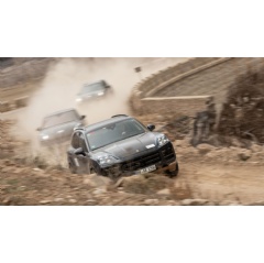 Prototype of the new Cayenne, 2023, Porsche AG

The product substance of the third-generation Porsche Cayenne is currently being extensively upgraded. The photo shows the SUV on a test drive. (see complete caption below)