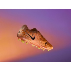 The Tiempo Legend 10 is the lightest Tiempo yet, in large part from a new upper called Flytouch Plus. A proprietary synthetic leather, Flytouch Plus is soft, light and strong, giving footballers extra ball control where they need it most.