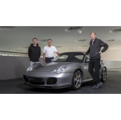 Timo Bernhard, Porsche Brand Ambassador, Thomas Krickelberg, Walter Rhrl, Porsche Brand Ambassador, Porsche 911 Turbo S (996), Porsche Museum, 2024, Porsche AG. Full image caption at the end.